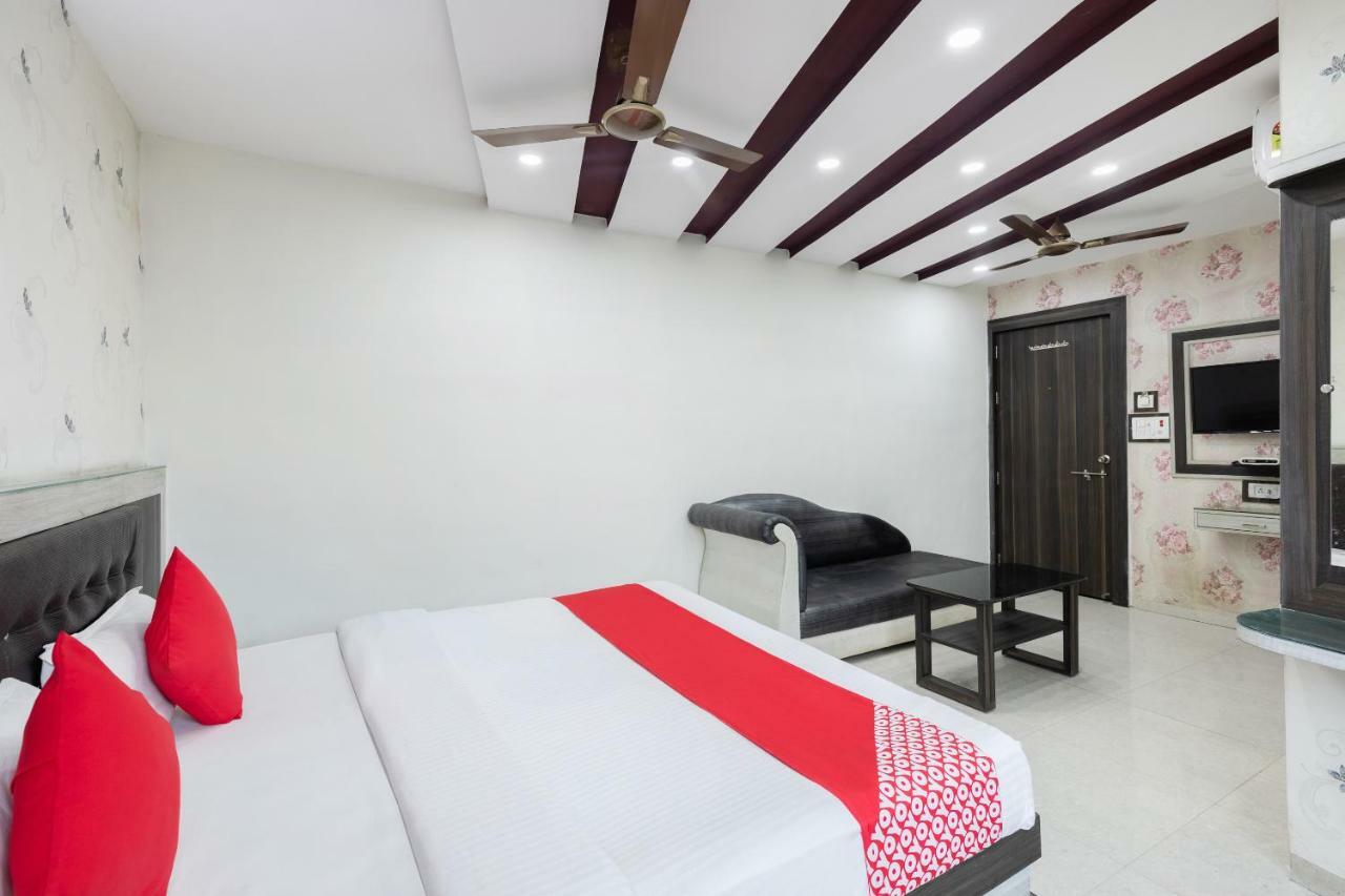 OYO 45301 Hotel Om Palace Sāgar Buitenkant foto